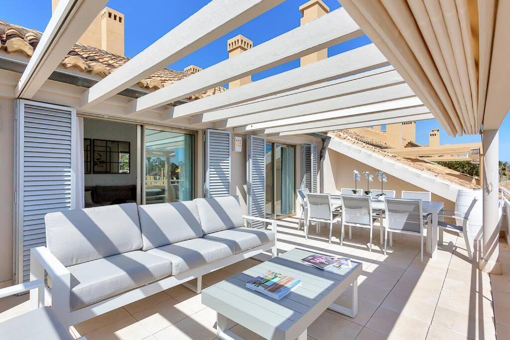 Yolo Spaces - Sotogrande Sea View Penthouse ซานโรเก ภายนอก รูปภาพ