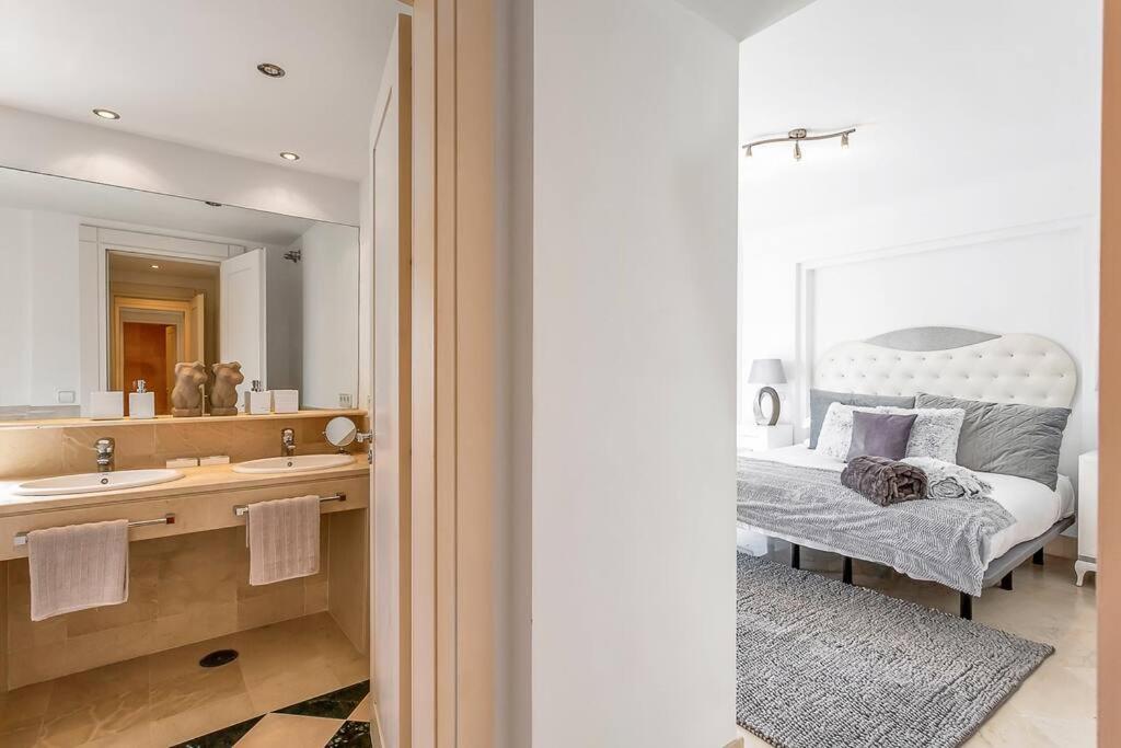 Yolo Spaces - Sotogrande Sea View Penthouse ซานโรเก ภายนอก รูปภาพ